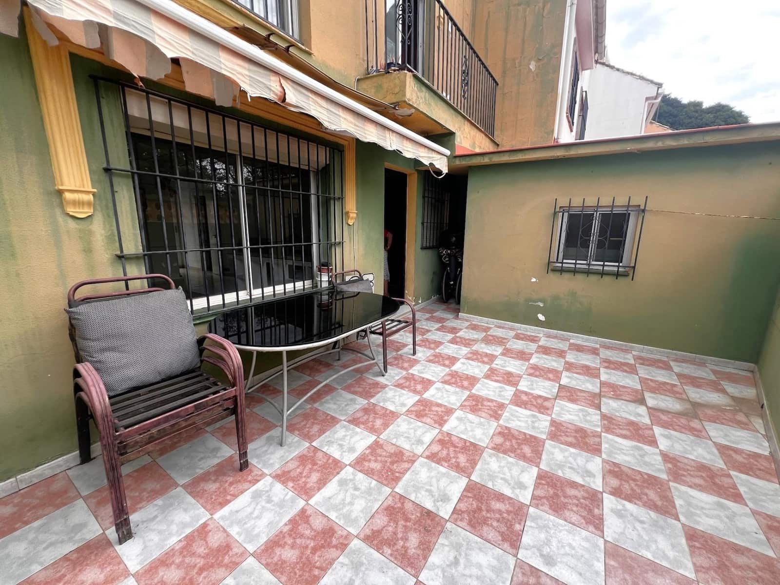 4 soveværelse Rækkehus til salg i Fuengirola med swimmingpool - € 459.000 (Ref: 9049038)