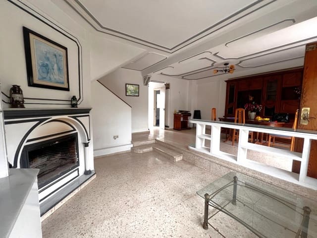 4 bedroom Terraced Villa for sale in Fuengirola with pool - € 459,000 (Ref: 9049038)