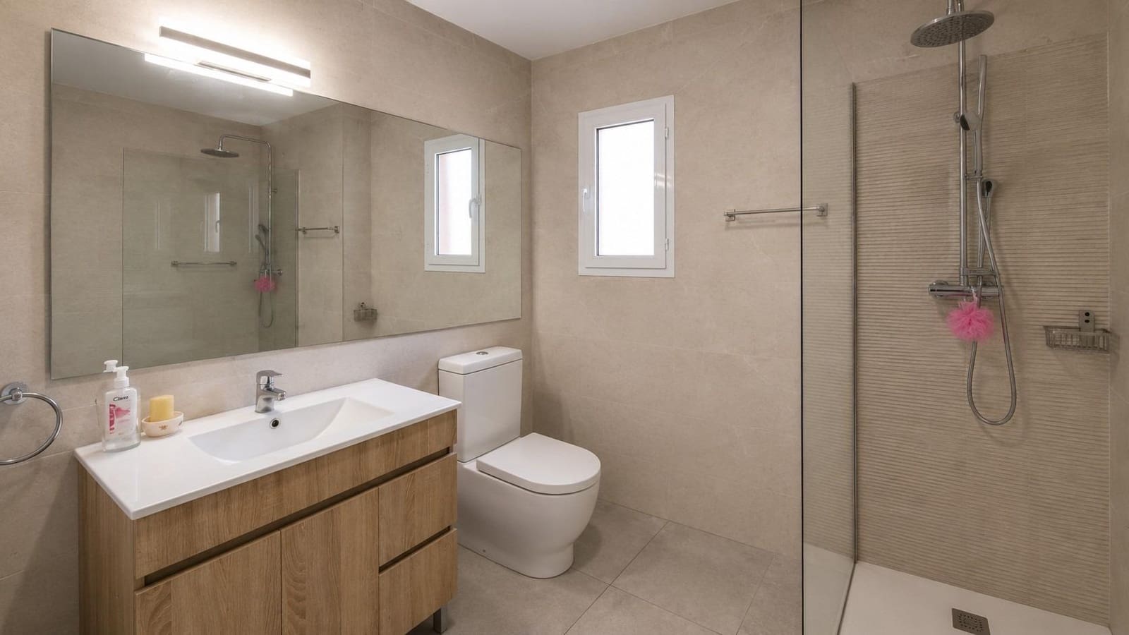 2 bedroom Apartment for sale in Fuengirola with pool - € 350,000 (Ref: 9269961)