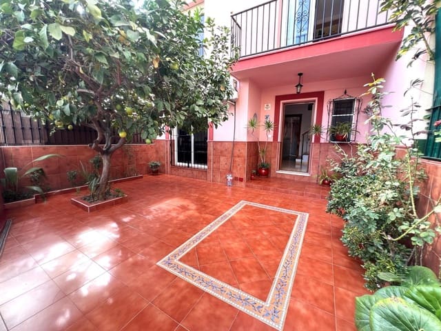 4 bedroom Terraced Villa for sale in Fuengirola with pool - € 450,000 (Ref: 9272454)