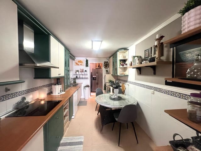 3 makuuhuone Asunto myytävänä paikassa Los Pacos, Fuengirola mukana uima-altaan - 439 000 € (Ref: 9335233)