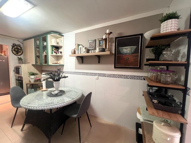 3 makuuhuone Asunto myytävänä paikassa Los Pacos, Fuengirola mukana uima-altaan - 439 000 € (Ref: 9335233)