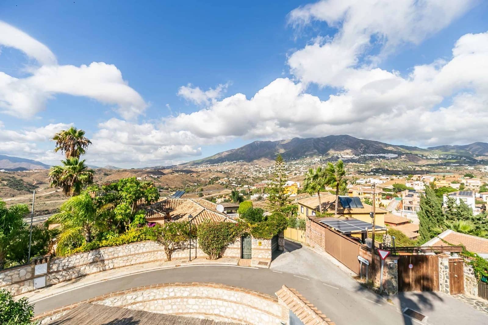 Chalet de 4 habitaciones en Mijas en venta con piscina - 899.000 € (Ref: 9382731)