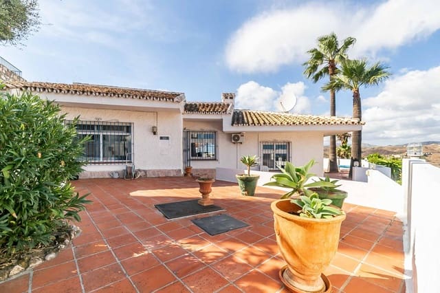 Chalet de 4 habitaciones en Mijas en venta con piscina - 899.000 € (Ref: 9382731)