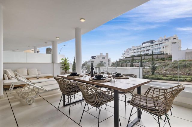 2 makuuhuone Huoneisto myytävänä paikassa El Higuerón, Fuengirola mukana uima-altaan 
autotalli - 569 000 € (Ref: 9474298)