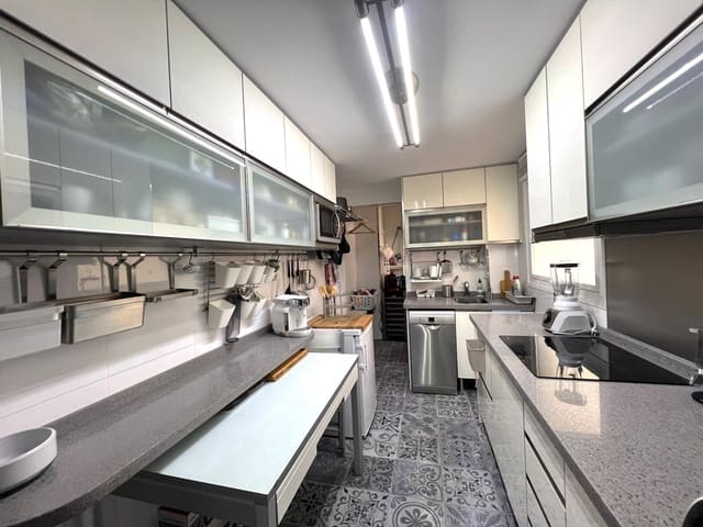 3 bedroom Flat for sale in Los Boliches , Fuengirola with pool garage - € 495,000 (Ref: 9551902)