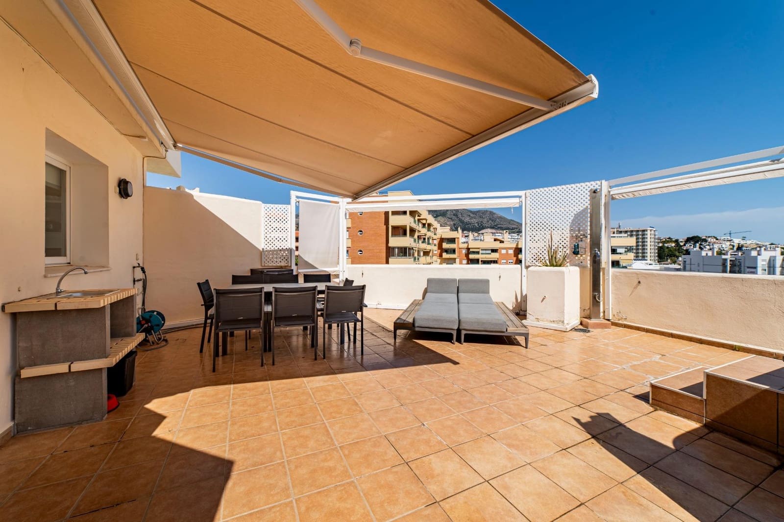 4 soveværelse Rækkehus til salg i Fuengirola med swimmingpool garage - € 599.000 (Ref: 9586725)