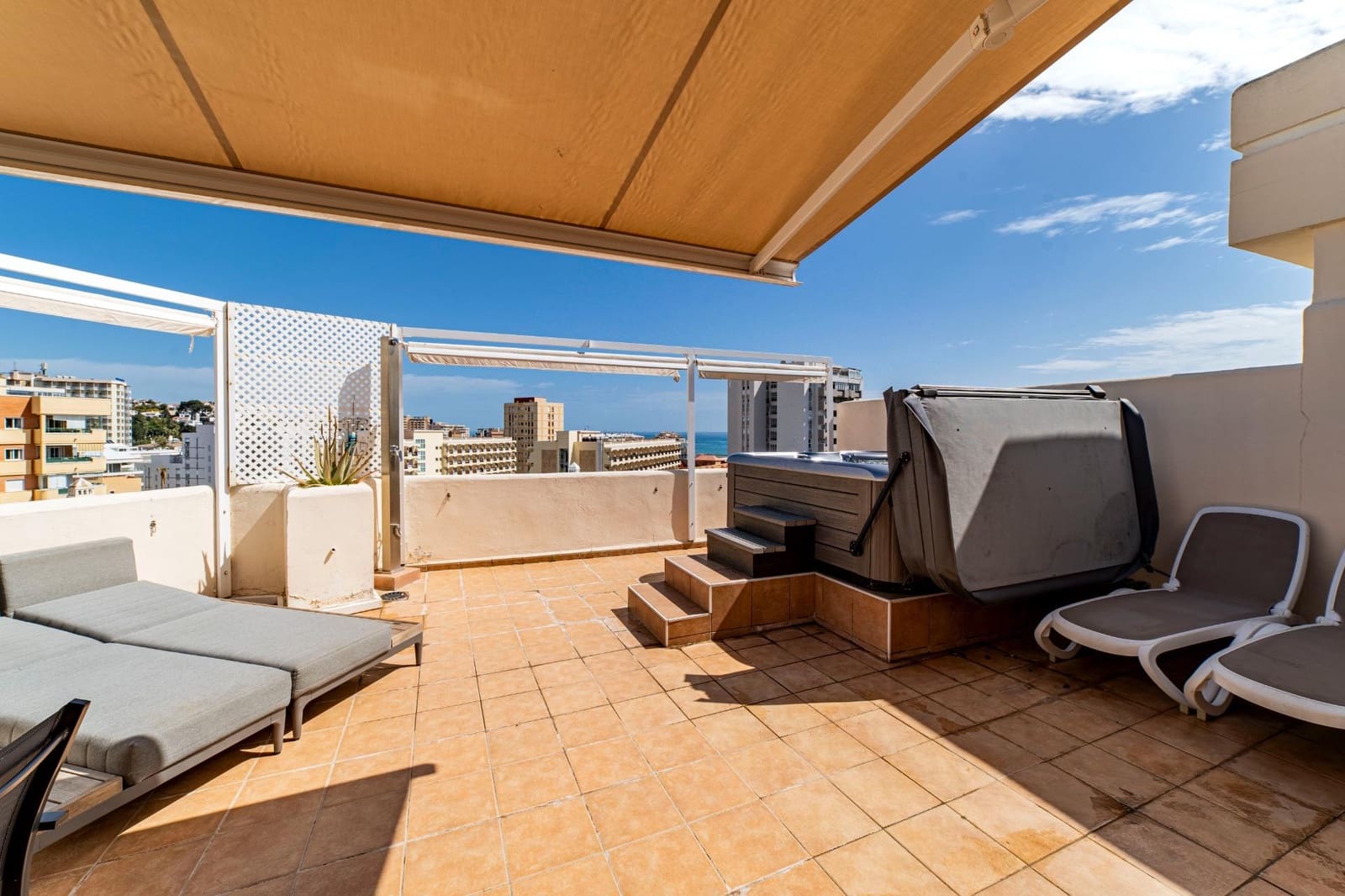 4 soveværelse Rækkehus til salg i Fuengirola med swimmingpool garage - € 599.000 (Ref: 9586725)