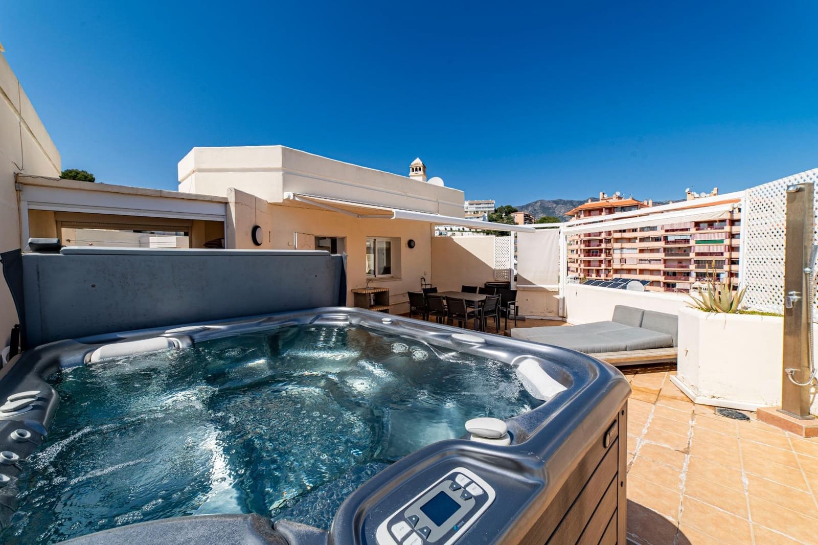 4 soveværelse Rækkehus til salg i Fuengirola med swimmingpool garage - € 599.000 (Ref: 9586725)