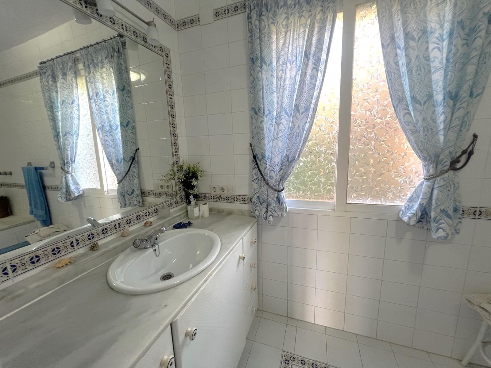 4 makuuhuone Huvila vuokrattavana paikassa Mijas mukana uima-altaan - 2 500 € (Ref: 9637786)