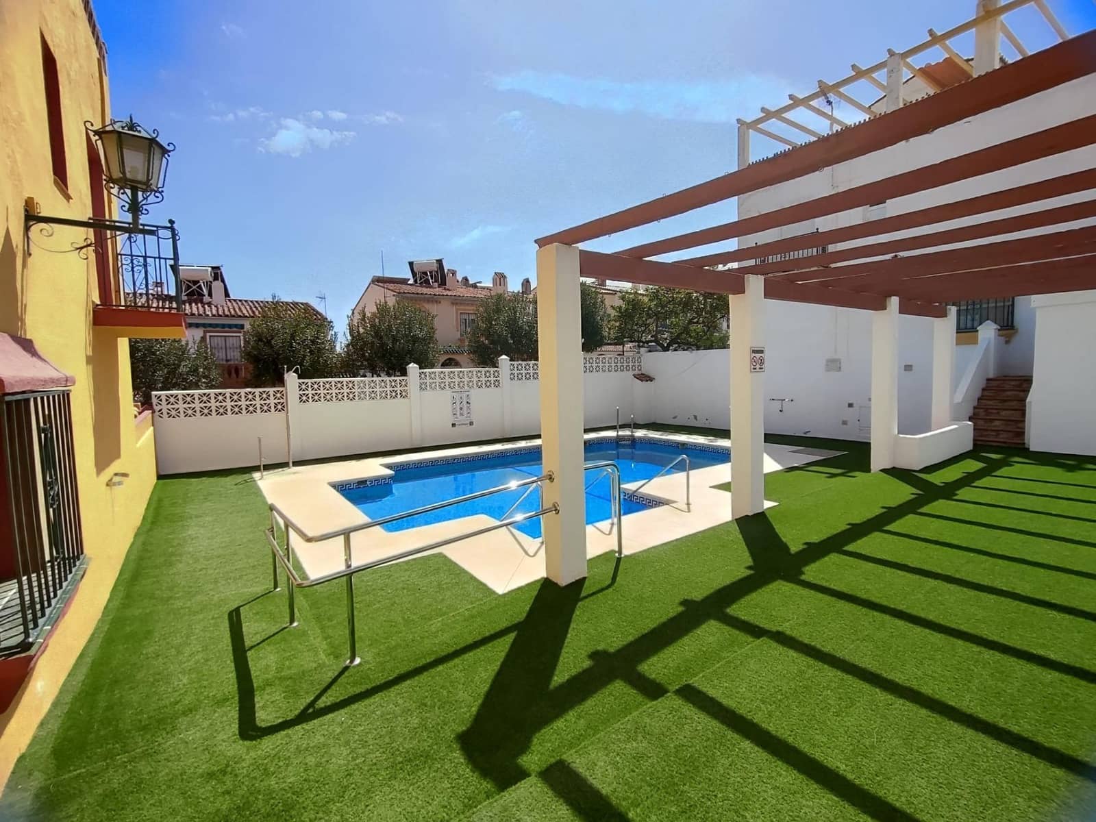 4 soverom Rekkehus til salgs i Las Lagunas de Mijas med svømmebasseng garasje - € 425 000 (Ref: 9755901)