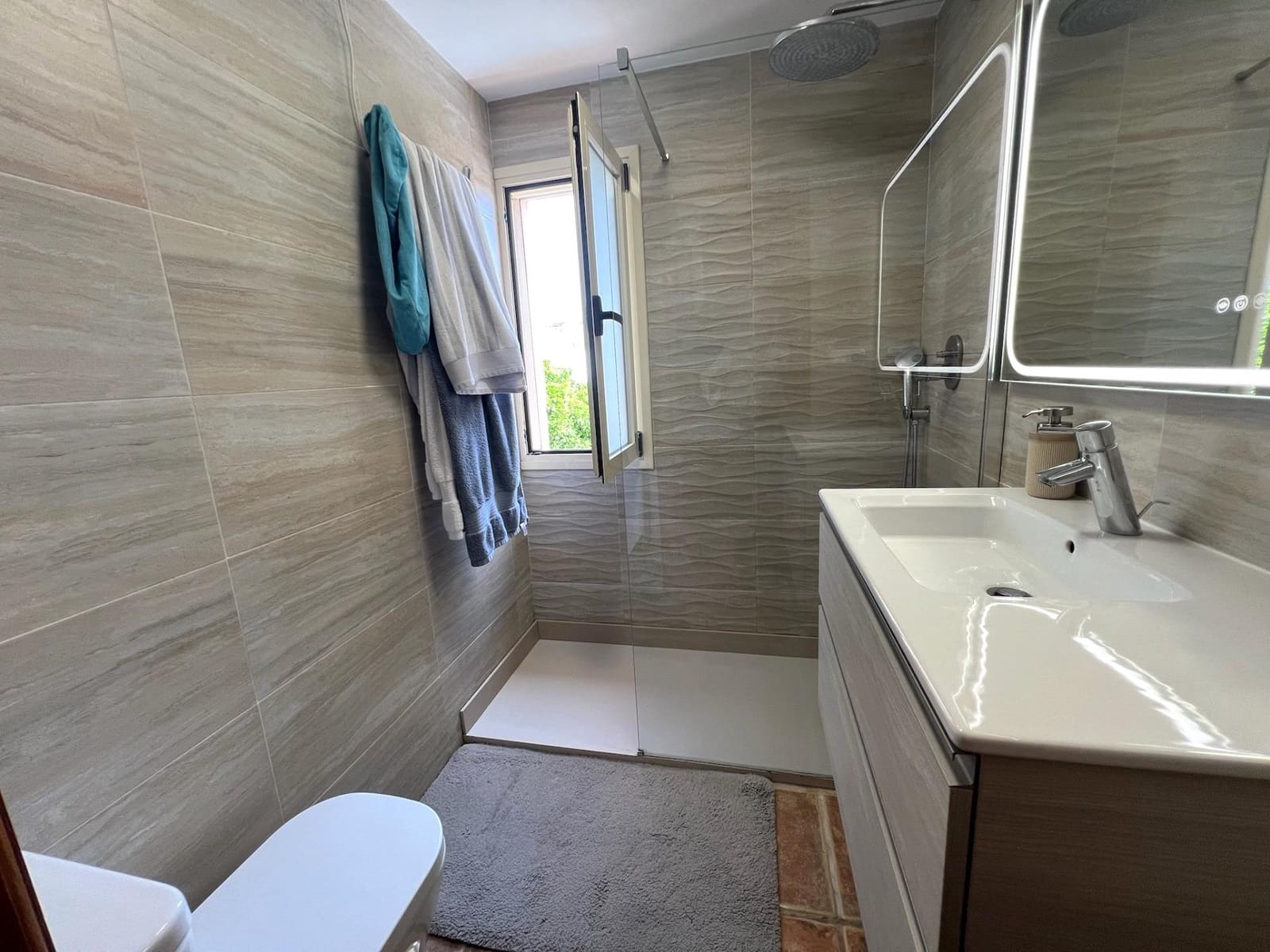 4 soverom Rekkehus til salgs i Las Lagunas de Mijas med svømmebasseng garasje - € 425 000 (Ref: 9755901)