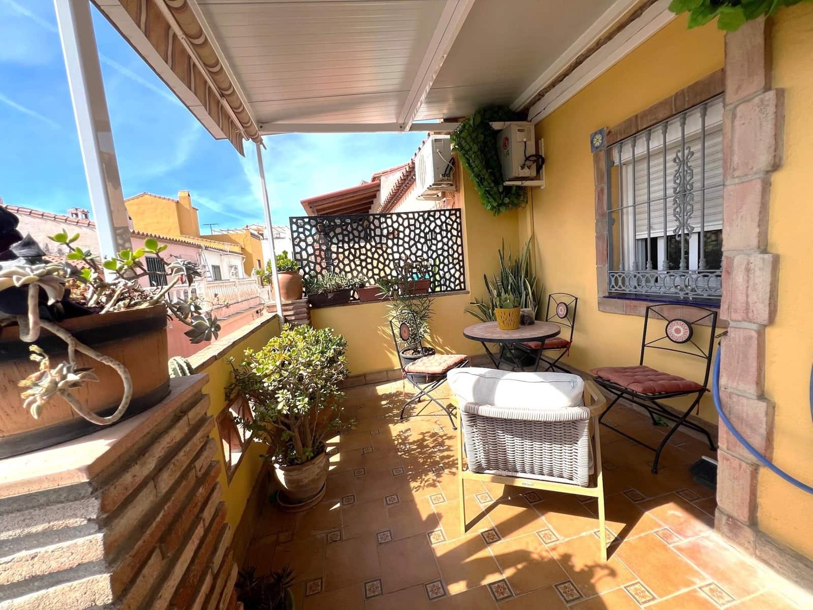4 soverom Rekkehus til salgs i Las Lagunas de Mijas med svømmebasseng garasje - € 425 000 (Ref: 9755901)