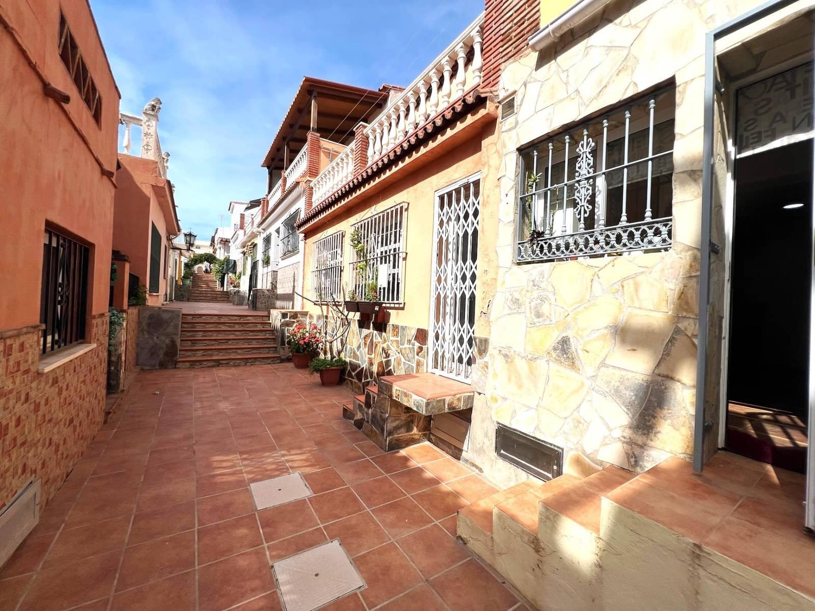 4 soverom Rekkehus til salgs i Las Lagunas de Mijas med svømmebasseng garasje - € 425 000 (Ref: 9755901)