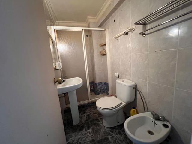 6 bedroom Townhouse for sale in Coín - € 215,000 (Ref: 9759158)