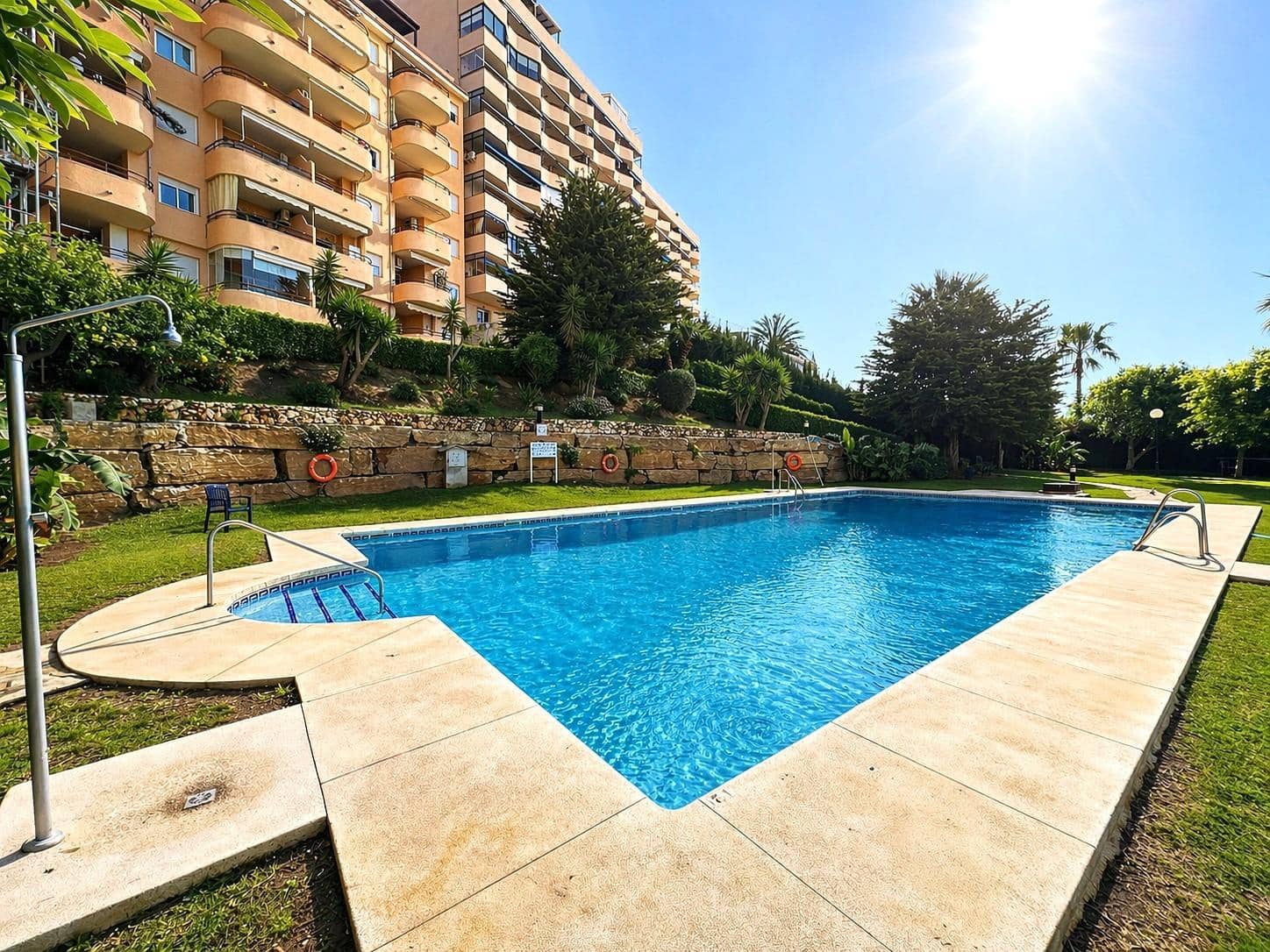 Piso de 2 habitaciones en Fuengirola en venta con piscina - 330.000 € (Ref: 9797318)