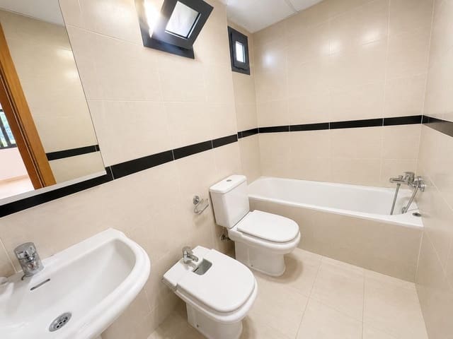 4 slaapkamer Rijtjeshuis te koop in Benalmádena met garage - € 490.000 (Ref: 9822760)