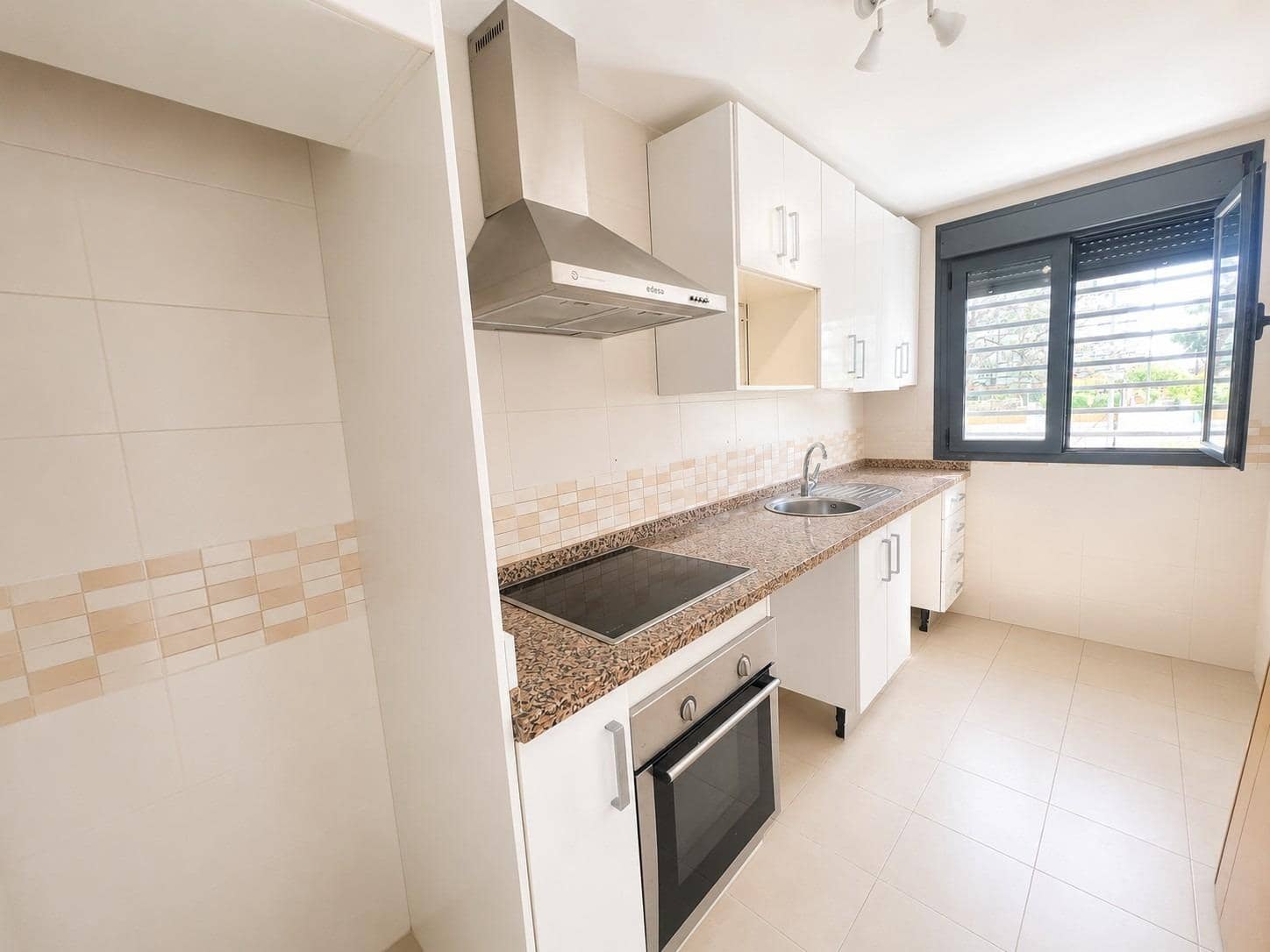 4 slaapkamer Rijtjeshuis te koop in Benalmadena met garage - € 490.000 (Ref: 9822760)