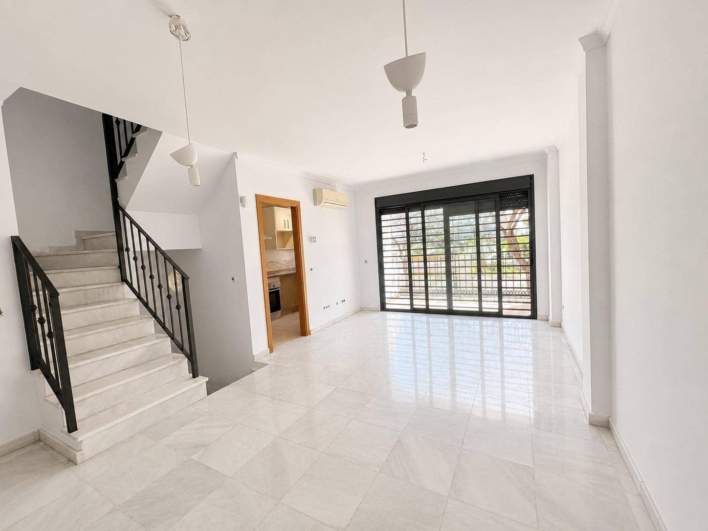 4 slaapkamer Rijtjeshuis te koop in Benalmadena met garage - € 490.000 (Ref: 9822760)