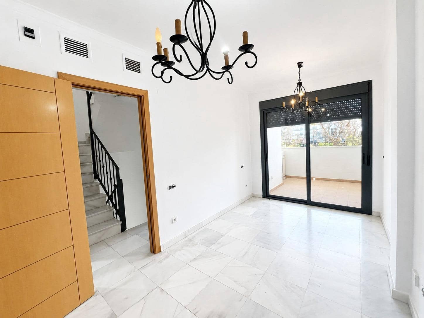 4 slaapkamer Rijtjeshuis te koop in Benalmadena met garage - € 490.000 (Ref: 9822760)