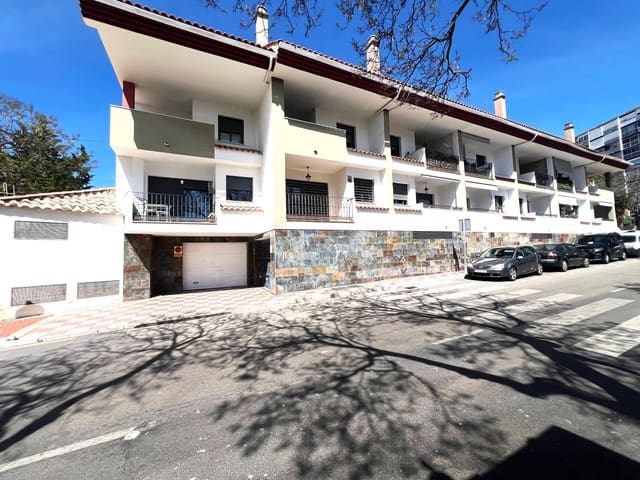 4 slaapkamer Rijtjeshuis te koop in Benalmádena met garage - € 490.000 (Ref: 9822760)