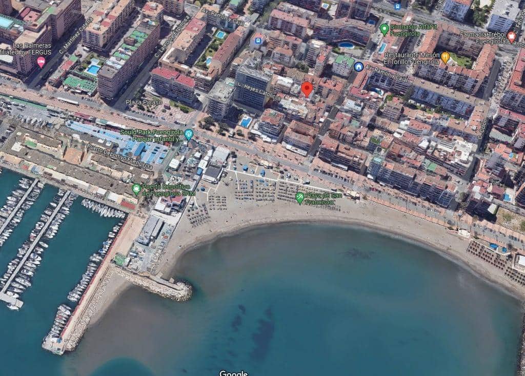 2 bedroom Apartment for sale in Fuengirola - € 349,000 (Ref: 9876614)