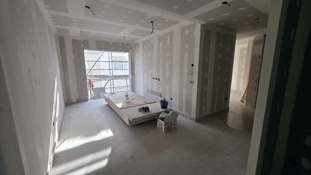 2 bedroom Apartment for sale in Fuengirola - € 349,000 (Ref: 9876614)