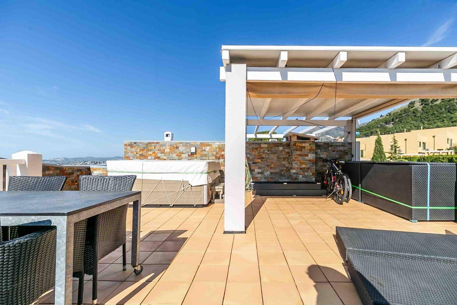 2 sovrum Takvåning till salu i Benalmadena med pool - 549 000 € (Ref: 9876615)