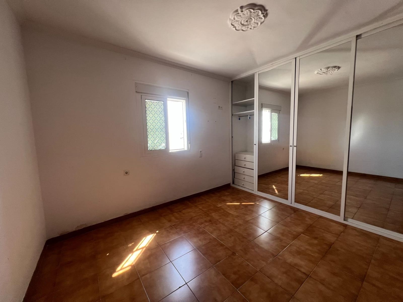 5 chambre Villa/Maison Mitoyenne à vendre à Mijas avec garage - 465 000 € (Ref: 9899027)