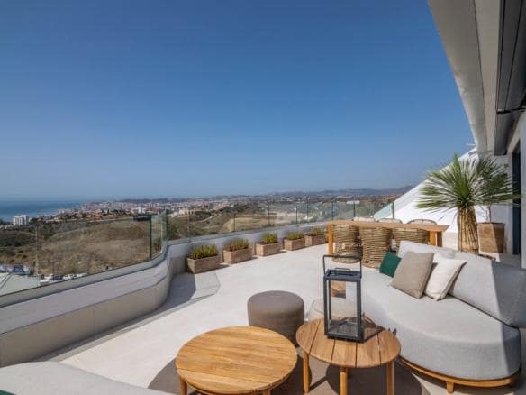 2 soverom Leilighet til salgs i El Higuerón, Fuengirola med svømmebasseng garasje - € 435 000 (Ref: 9973503)