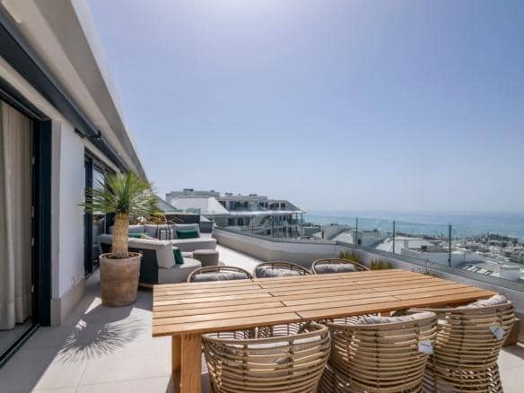 2 soverom Leilighet til salgs i El Higuerón, Fuengirola med svømmebasseng garasje - € 435 000 (Ref: 9973503)