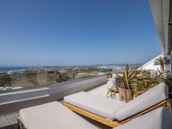 2 soverom Leilighet til salgs i El Higuerón, Fuengirola med svømmebasseng garasje - € 435 000 (Ref: 9973503)