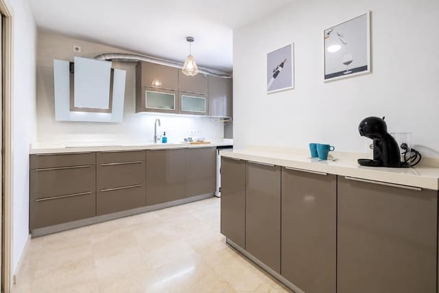 4 slaapkamer Appartement te koop in Fuengirola - € 468.000 (Ref: 9994403)