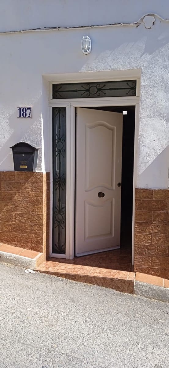 Semi-Rækkehus til salg i Berja - € 120.000 (Ref: 7852565)