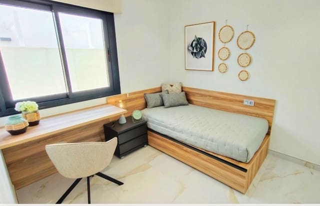 3 bedroom Villa for sale in Pinar de Campoverde, Pilar de la Horadada with pool garage - € 422,500 (Ref: 7426510)