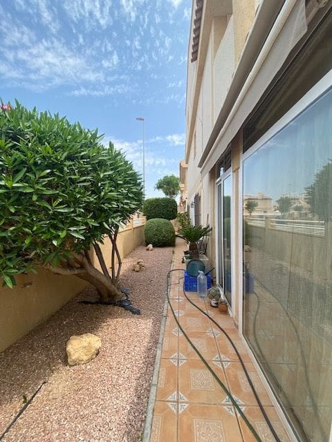 3 bedroom Villa for sale in Torre de la Horadada with garage - € 239,000 (Ref: 9036328)