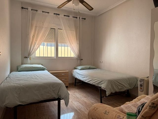 4 bedroom Townhouse for sale in Torre de la Horadada with garage - € 249,000 (Ref: 9084904)