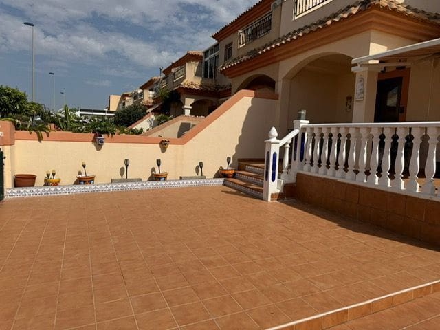 4 bedroom Townhouse for sale in Torre de la Horadada with garage - € 249,000 (Ref: 9084904)