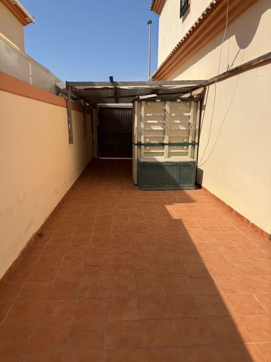 4 bedroom Townhouse for sale in Torre de la Horadada with garage - € 249,000 (Ref: 9084904)