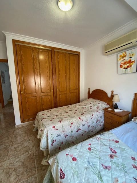 3 bedroom Villa for sale in Torre de la Horadada with garage - € 220,000 (Ref: 9418827)