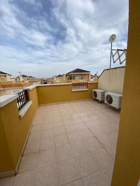 3 bedroom Villa for sale in Torre de la Horadada with garage - € 220,000 (Ref: 9418827)
