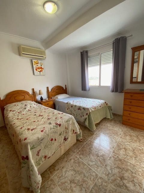 3 bedroom Villa for sale in Torre de la Horadada with garage - € 220,000 (Ref: 9418827)