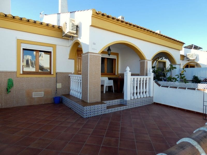 3 bedroom Townhouse for sale in Torre de la Horadada with pool - € 265,000 (Ref: 9491057)