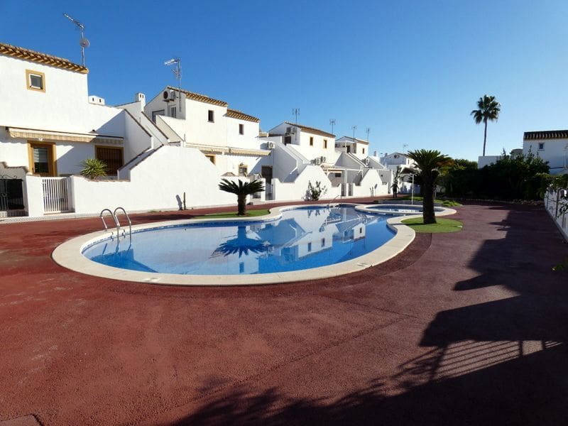 3 bedroom Townhouse for sale in Torre de la Horadada with pool - € 265,000 (Ref: 9491057)