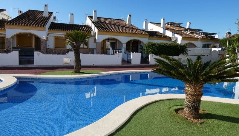 3 bedroom Townhouse for sale in Torre de la Horadada with pool - € 265,000 (Ref: 9491057)
