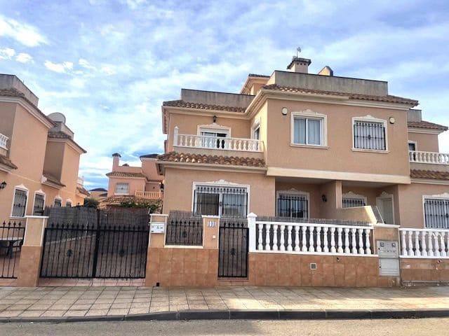 3 bedroom Townhouse for sale in Torre de la Horadada with pool - € 220,000 (Ref: 9590650)