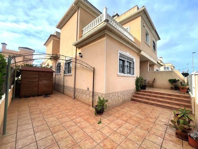 3 bedroom Townhouse for sale in Torre de la Horadada with pool - € 220,000 (Ref: 9590650)