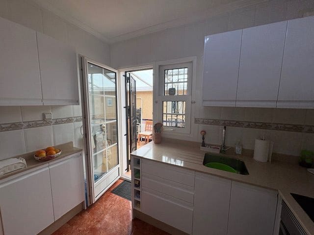 2 soverom Hus til salgs i Torre de la Horadada, Pilar de la Horadada med garasje - € 220 000 (Ref: 9835096)