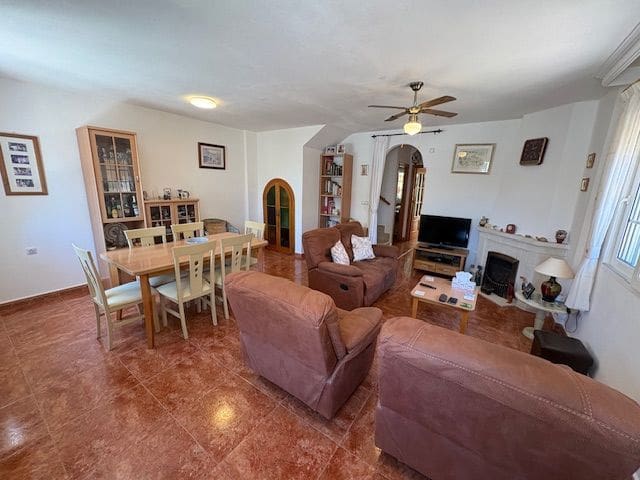2 soverom Hus til salgs i Torre de la Horadada, Pilar de la Horadada med garasje - € 220 000 (Ref: 9835096)