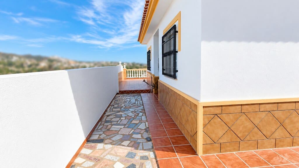 2 slaapkamer Villa te koop in Torrox-Costa met garage - € 475.000 (Ref: 10109027)